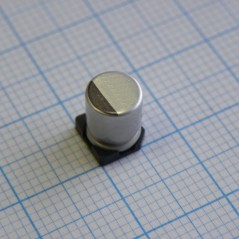 конденсатор электролитический низкоимпедансный 330мкФ 6.3В 20% Low ESR 280мА SMD 6.3x7.7мм