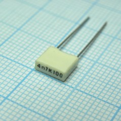 Конденсатор металлоплёночный полиэтилентерефталатный 4700пФ 100В ±10% (7.2х2.5х6.5мм) шаг выводов 5мм 105°С автомобильного приме