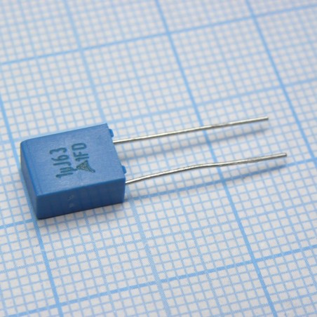 конденсатор металлопленочный полиэтилентерефталатный 1uF ±5% 63V (7.3 X 4.5 X 9.5mm) радиальный 5mm в ленте