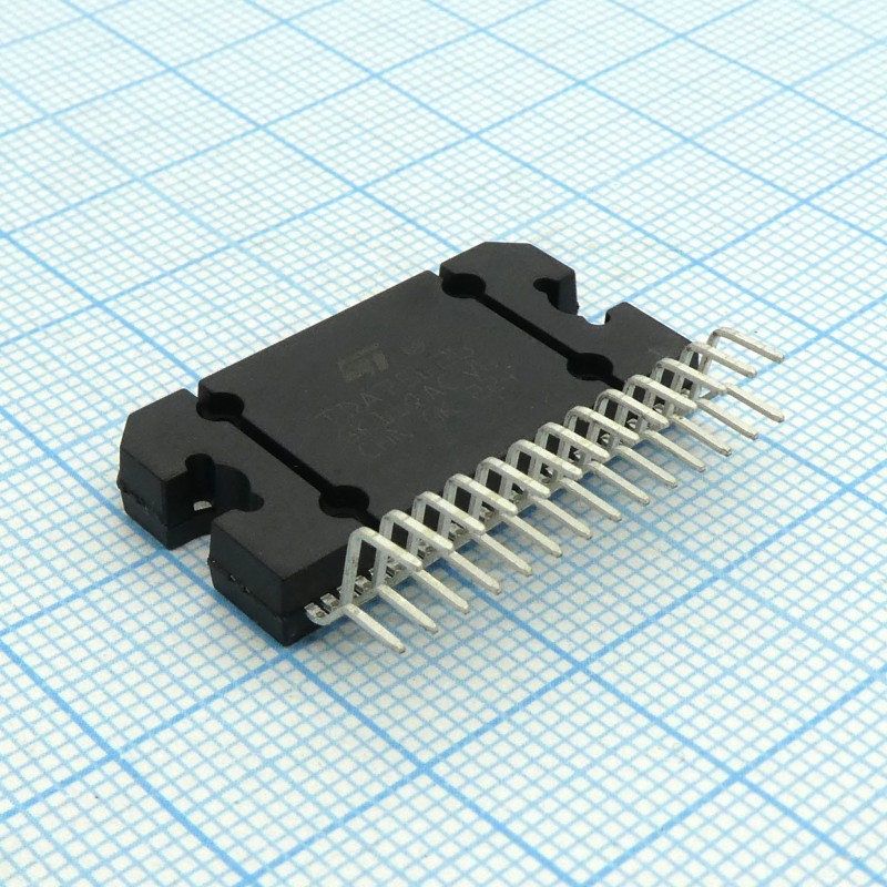 УНЧ 4x30Вт (14.4В/2 Ом), 30/16дБ, I2C-bus