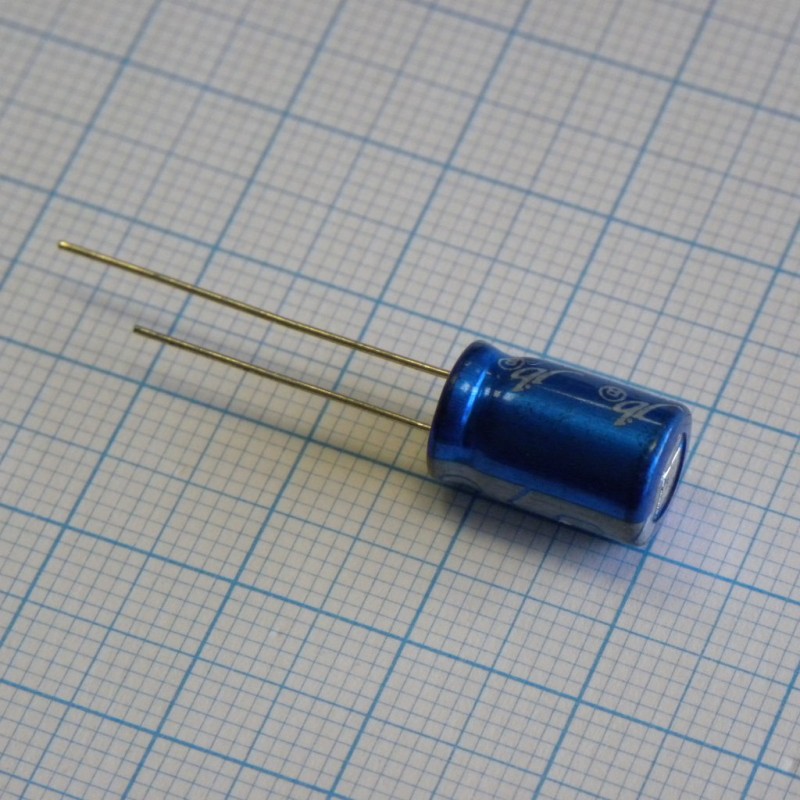 Полимерный алюминиевый конденсатор радиальный 560uF 16V  8x12mm 4950mA 5000часов