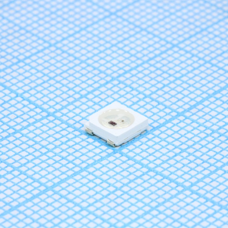 Светодиод для поверхностного монтажа RGB-LED со встроенной схемой управления
