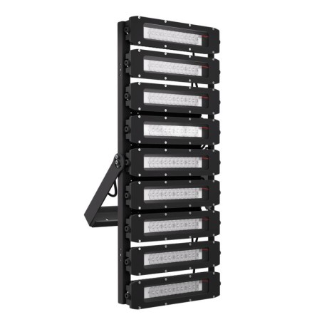 Прожектор светодиодный LAD LED R700-9-PC-120-750-D48-900L1 ST 900Вт CRI70 5000К IP67 230В КСС типа "Д" крепление на лире LADesig