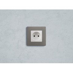 Розетка 1-м СП Etika 16А IP31 250В 2P без заземл. защ. шторки немецк. стандарт винтов. клеммы механизм бел. Leg 672234