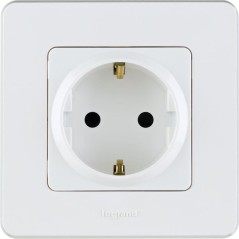 Розетка 1-м СП Inspiria 16А IP20 250В 2P+E защ. шторки немецк. стандарт механизм бел. Leg 673730