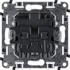 Розетка 1-м СП Valena Life 16А IP2X 250В 2P+E безвинтов. клеммы с лицев. панелью механизм бел. Leg 753421