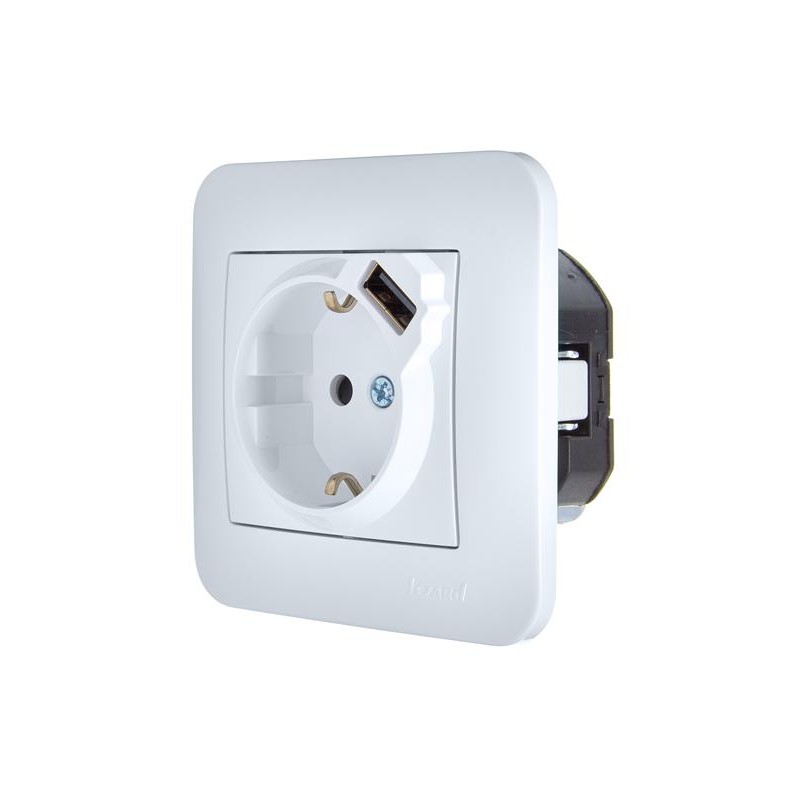 Розетка 1-м СП ASTI 16А IP20 с заземл. с заряд. устройством USB в сборе бел. LEZARD 7081-0202-181 Розетка 1-м СП ASTI 16А IP20 с заземл. с заряд. устройством USB в сборе бел. LEZARD 7081-0202-181