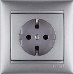 Розетка 1-м СП Valena 16А IP21 230/250В 2P+E с заземл. защ. шторки на винтах механизм алюм. Leg 770121