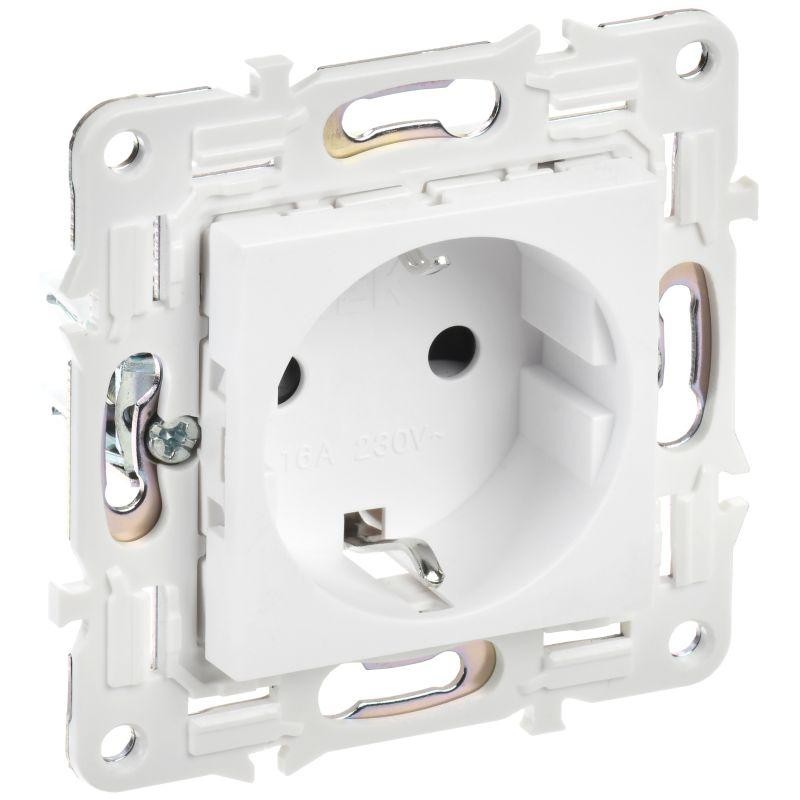 Розетка SKANDY 16А с заземл. защ. штроки б/к SK-R06W арктич. бел. IEK SK-R14-16-1-K01 Розетка SKANDY 16А с заземл. защ. штроки б/к SK-R06W арктич. бел. IEK SK-R14-16-1-K01