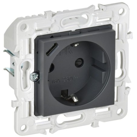 Розетка SKANDY 18Вт 16А с заземл. защ. штроки с USB C SK-R17T титан IEK SK-R14-16-U14-018-K48