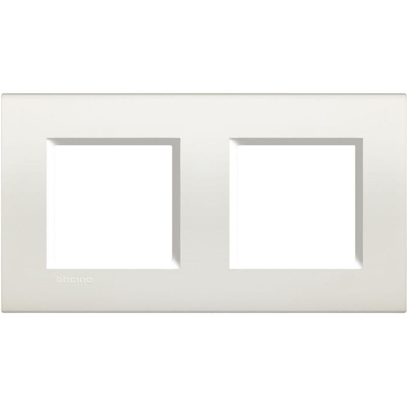 Рамка 2-м LivingLight прямоугол. бел. Leg BTC LNA4802M2BI Рамка 2-м LivingLight прямоугол. бел. Leg BTC LNA4802M2BI