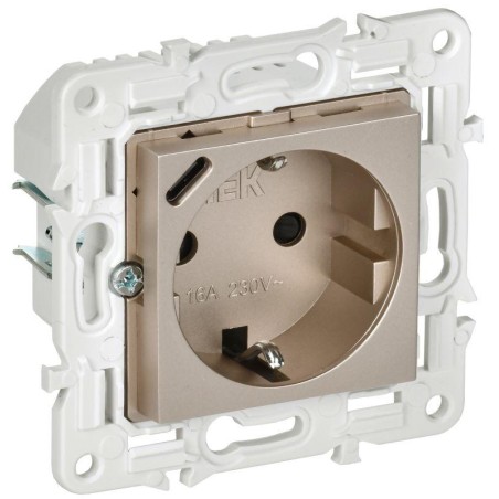 Розетка SKANDY 18Вт 16А с заземл. защ. штроки с USB C SK-R17Sh шампань IEK SK-R14-16-U14-018-K37
