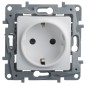 Розетка 1-м СП Etika 16А IP31 250В 2P+E с заземл. защ. шторки немецк. стандарт винтов. клеммы механизм бел. Leg 672222