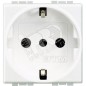 Розетка 1-м СП 2мод. 16А IP20 2P+E с центр. и боков. заземл. защ. шторки бел. Leg BTC N4140 Розетка 1-м СП 2мод. 16А IP20 2P+E с центр. и боков. заземл. защ. шторки бел. Leg BTC N4140